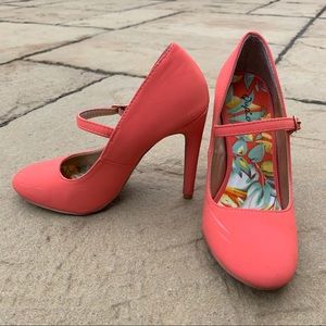 Qupid Salmon Heels Size 5.5